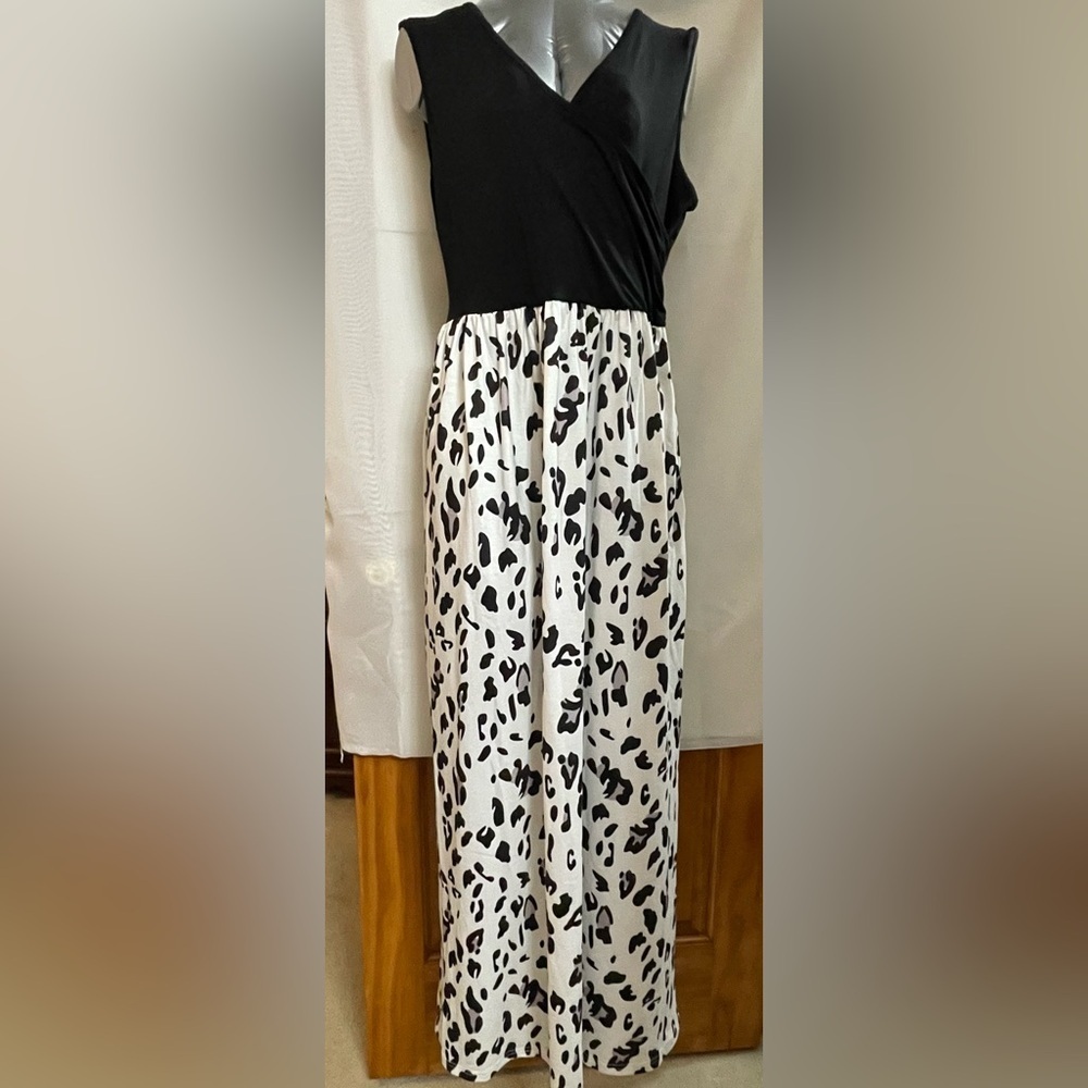 Sleeveless animal print maxi dress. Size L. Faux wrap black bodice. EUC